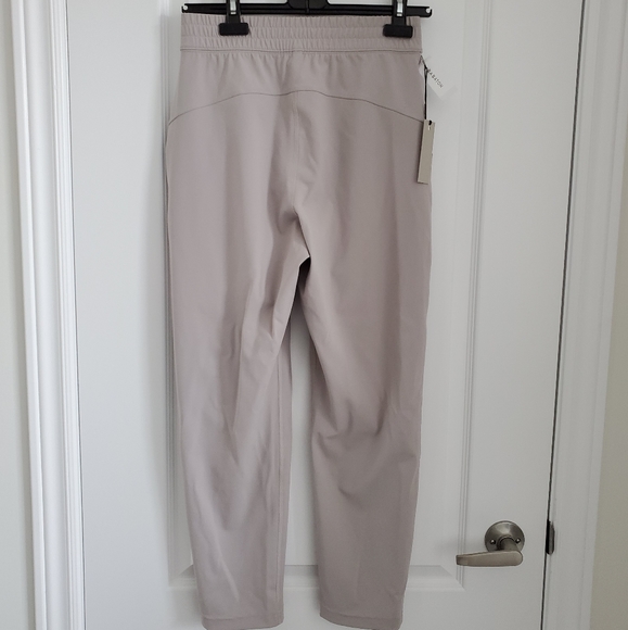 BNWT Sold-Out Aritzia Weekender Pant - Picture 2 of 6
